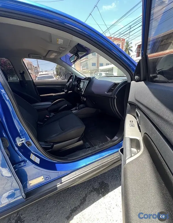 jeepetas y camionetas - Mitsubishi Outlander Sport SE 2020 4