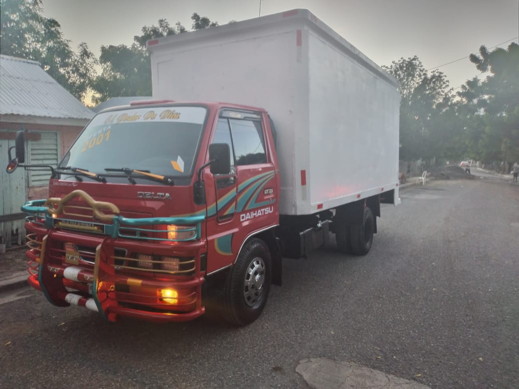 camiones y vehiculos pesados - Camión Daihatsu Año 2001  En excelentes condiciones 
