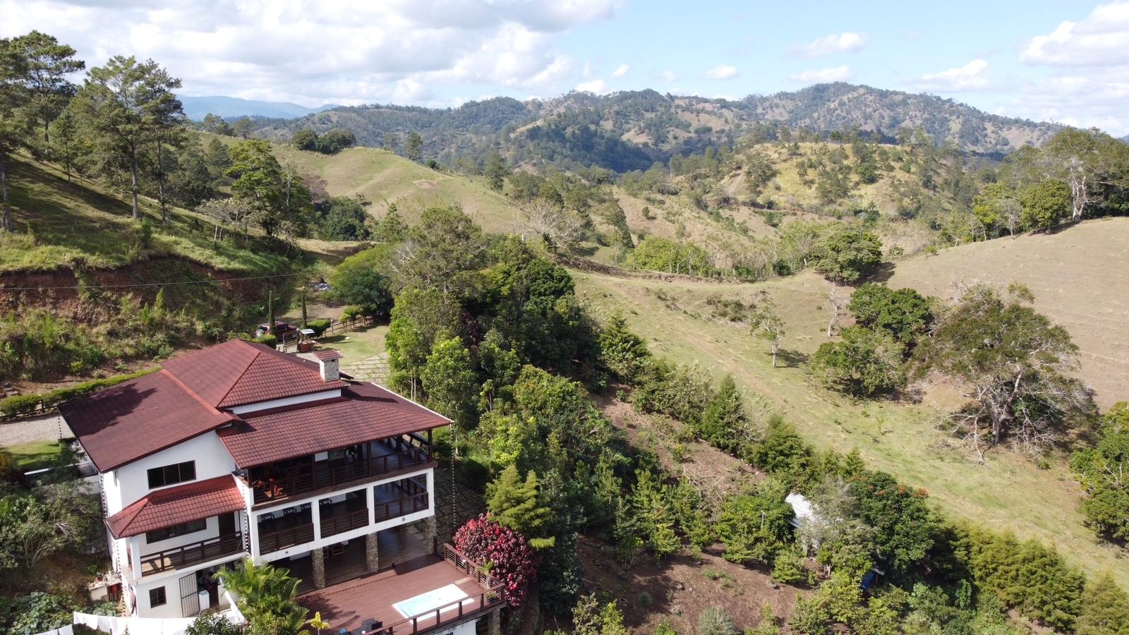 otros inmuebles - Propiedad Jarabacoa con 6 villas y 4 apartamentos 4