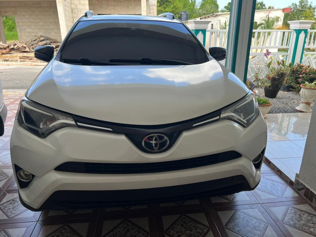 jeepetas y camionetas - Toyota rav4 2017 6