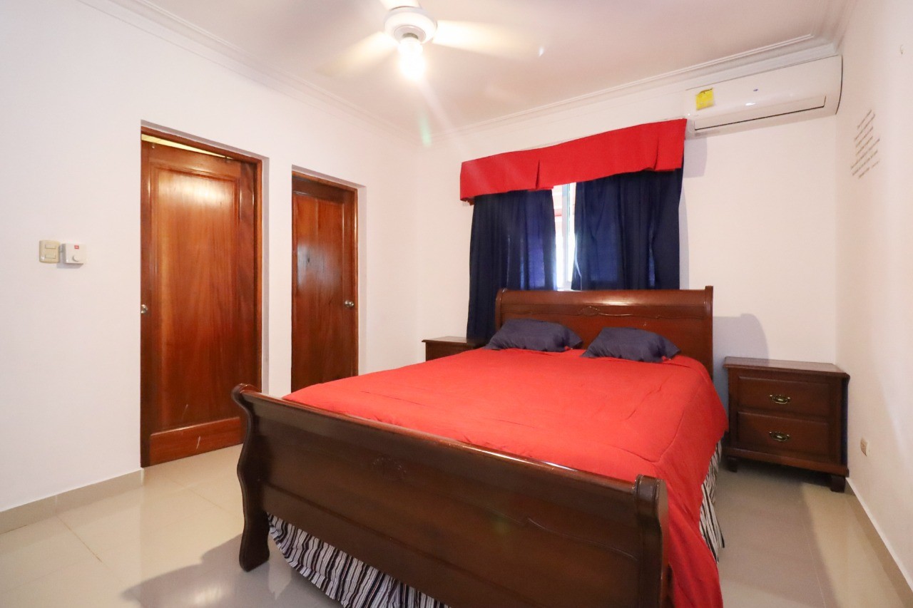 apartamentos - Se vende Apto en Ensanche Quisqueya 
130 metros  5