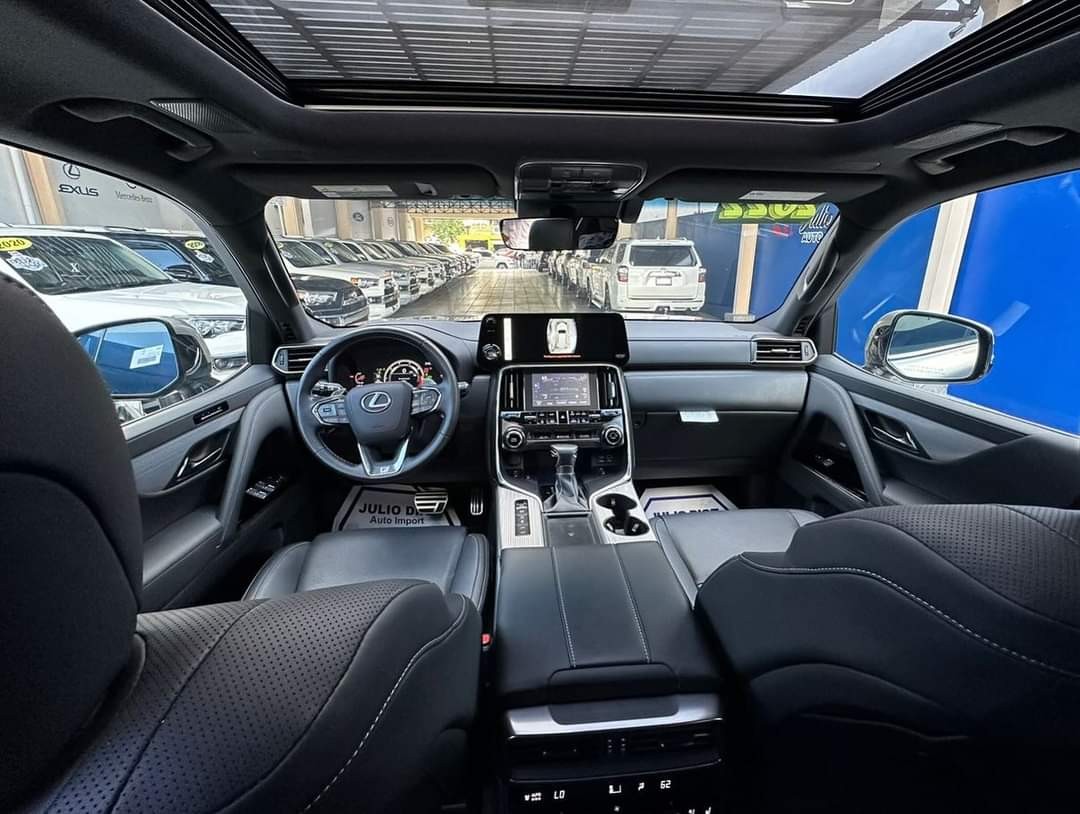 jeepetas y camionetas - Lexus lx600 f-sport 2022 recién importada como nueva con apenas 2,400 millas. 5