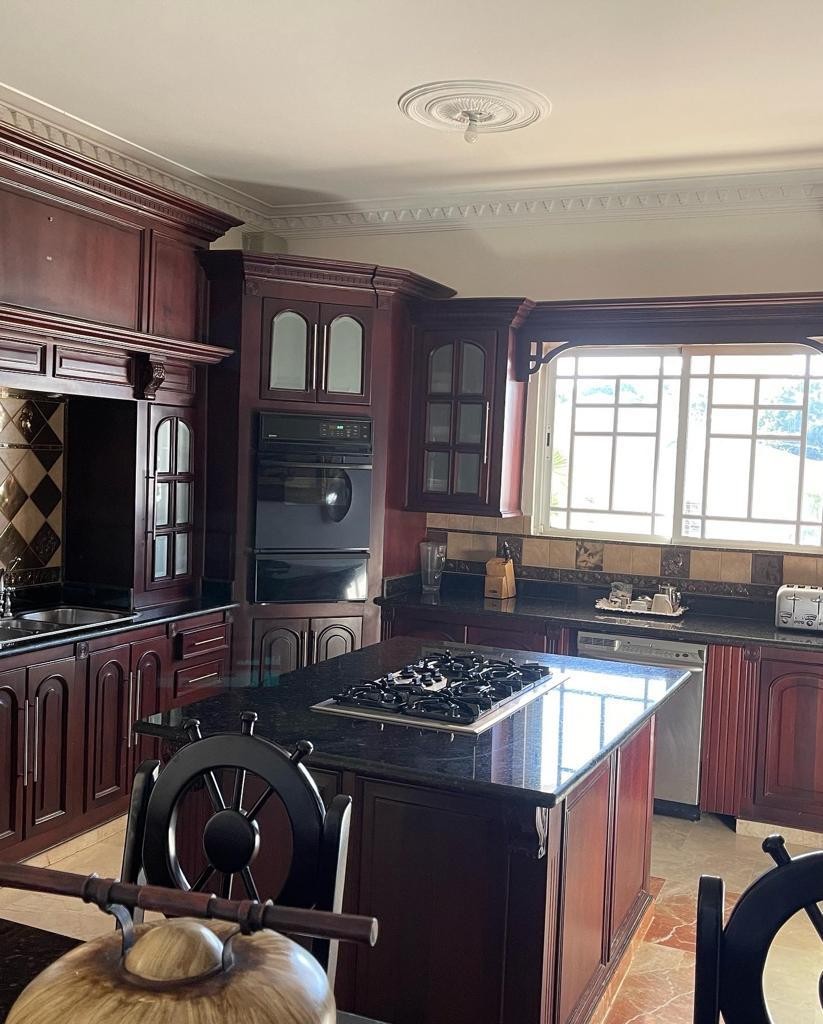casas - Mansion de 3 Niveles ubicada en Cerro Alto  2