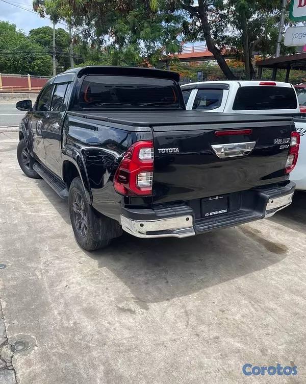 jeepetas y camionetas - TOYOTA HILUX SRV 2022 5