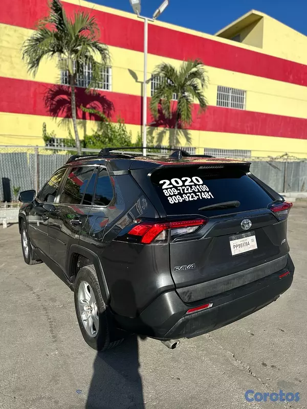 jeepetas y camionetas - Toyota RAV4 2020 XLE 3