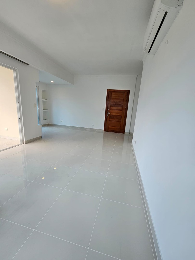 apartamentos - Amplio apartamento en renta  en el sector de Mirador Norte, próx. AV. 27 FREBREO 7