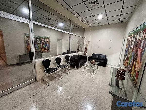 oficinas y locales comerciales - Vende Oportunidad, Excelente Local en la Rómulo, Segundo nivel Plaza 5