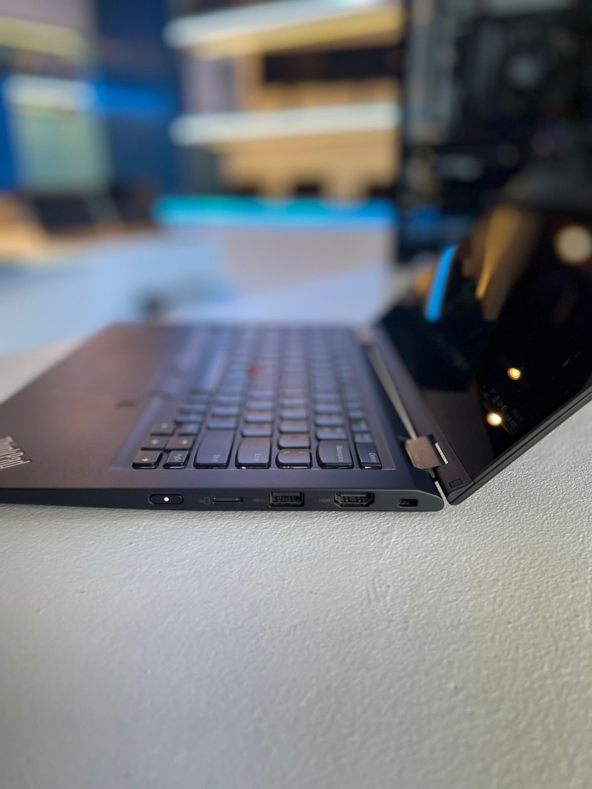 computadoras y laptops - LENOVO YOGA X13 | Intel Core i5 10th Gen. | 8GB RAM | 256GB SSD | 13.3” Touch 5