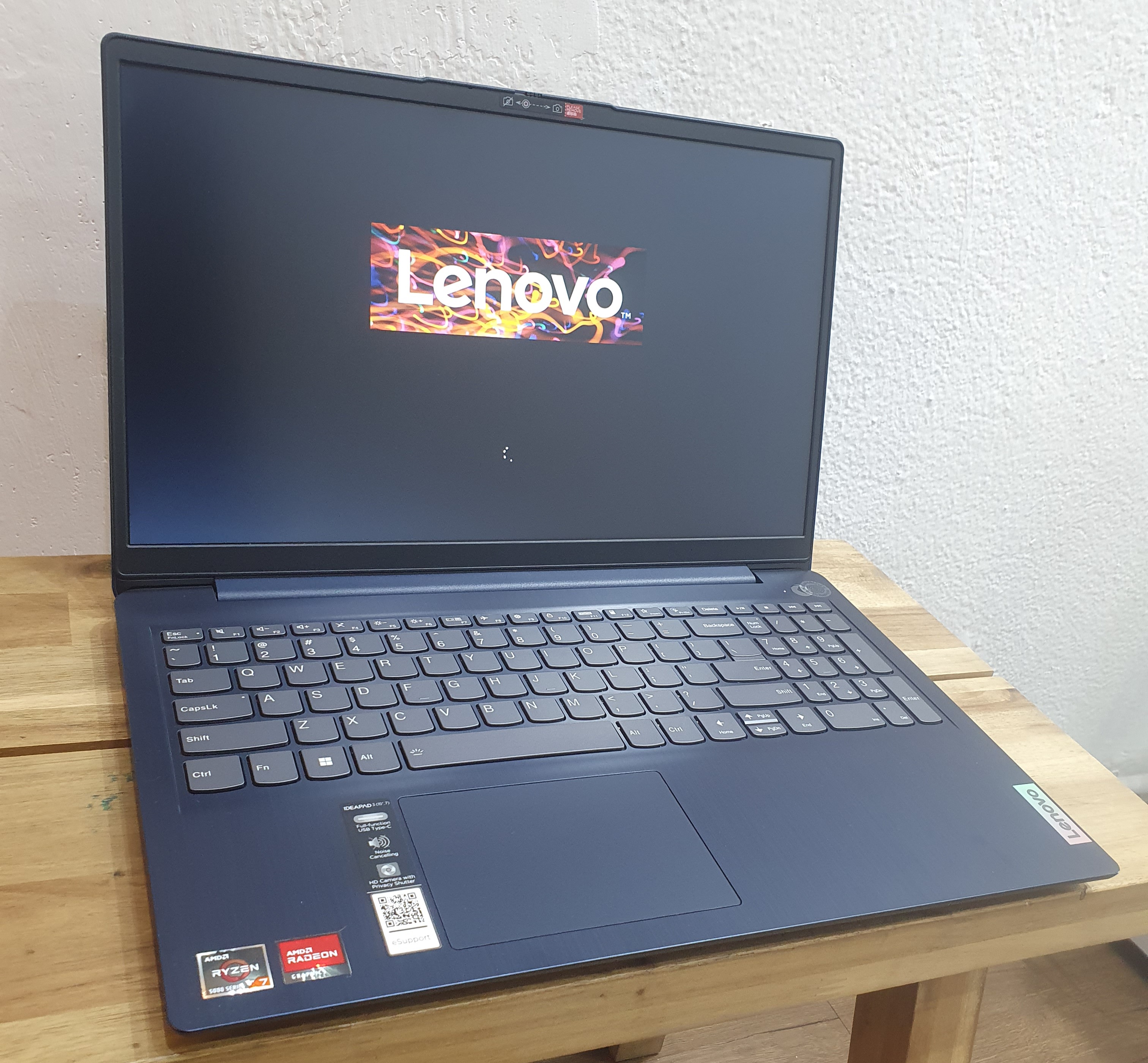 computadoras y laptops - Laptop Lenovo IdeaPad 3, 15.6" FHD, Ryzen 7 5825U, 12GB RAM, 512GB SSD, Nueva 1
