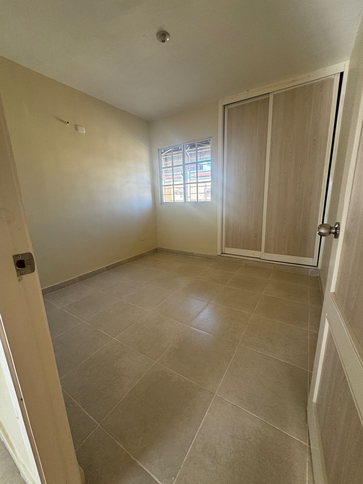 apartamentos - SE ALQUILA APARTAMENTO UBICADO EN LAS PALMERAS SDE 5