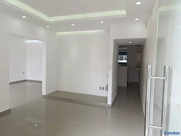 oficinas y locales comerciales - Av. Enriquillo Local en 2do nivel 120mts 8