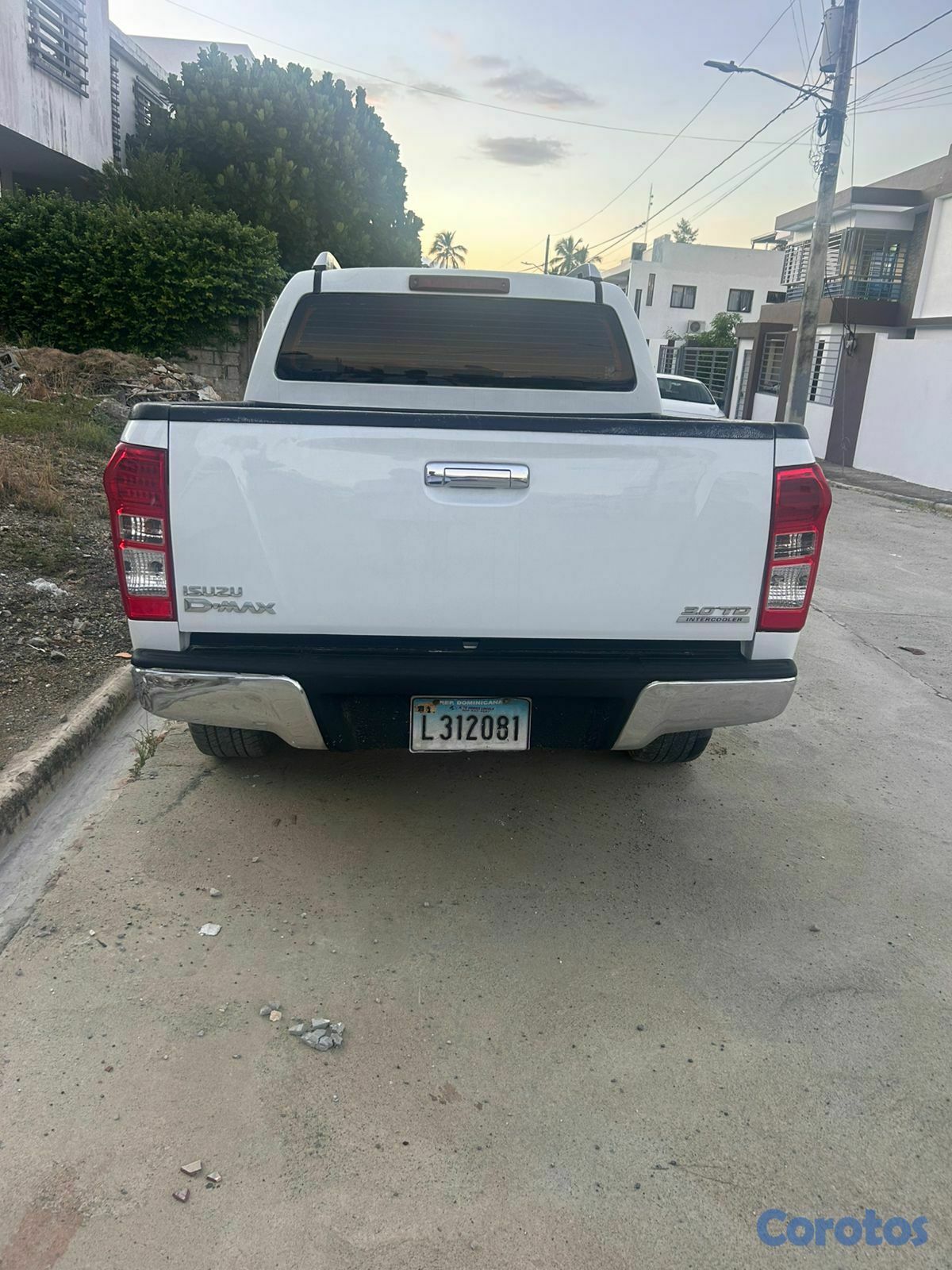 jeepetas y camionetas - izuzu dmax 2013 en buenas condiciones  4