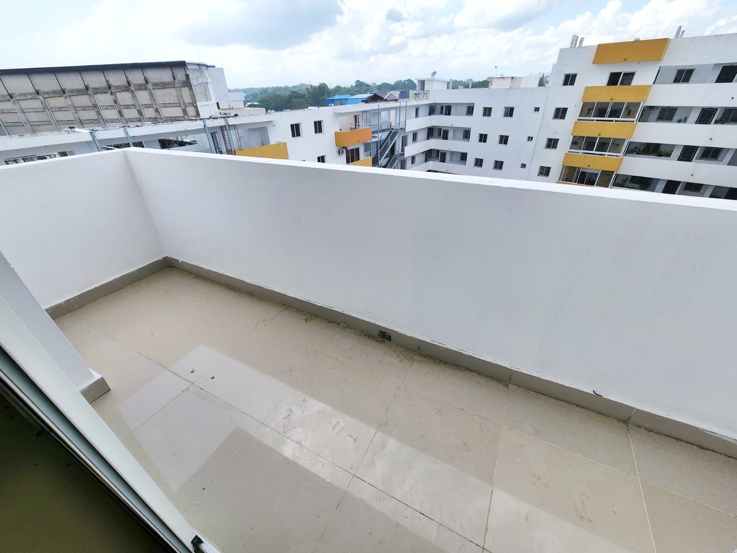 apartamentos - Apartamento con terraza en venta, Av.Jacobo Majluta USD$75,000

 3