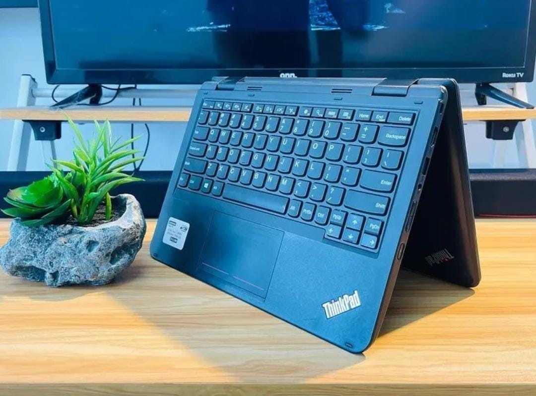 computadoras y laptops - Lenovo thinkpad yoga 11e core i3 6ta gen 8ram 128SSD 1