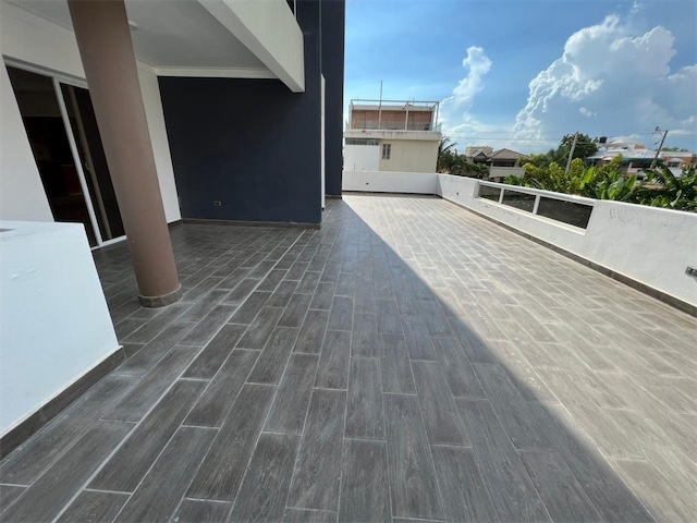 apartamentos - Venta de apartamento 2do Nivel con terraza en avenida ecológica de 175mts 