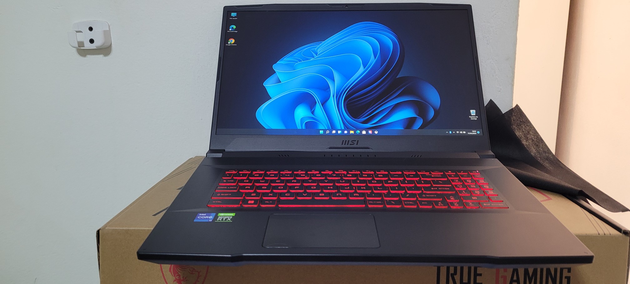 computadoras y laptops - Msi Katana 17.3 Pulg Core i7 11th Gen Ram 16gb ddr4 Disco 512gb SSD RTX 3050Ti 1