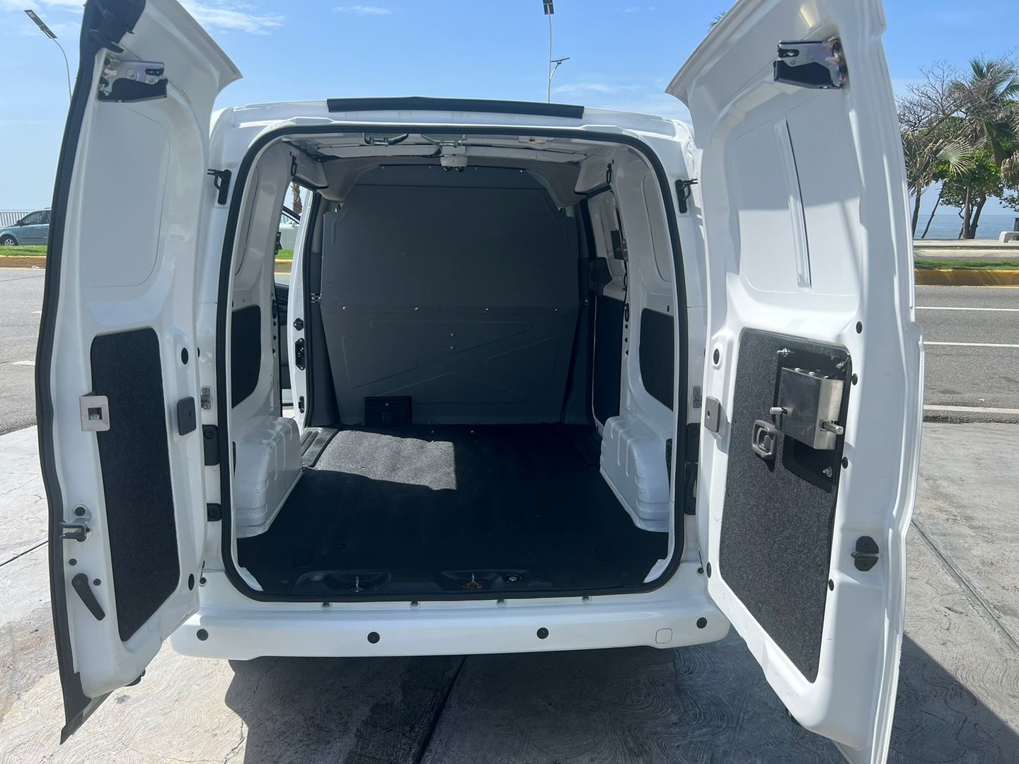 jeepetas y camionetas - Nissan NV 200 2021 4
