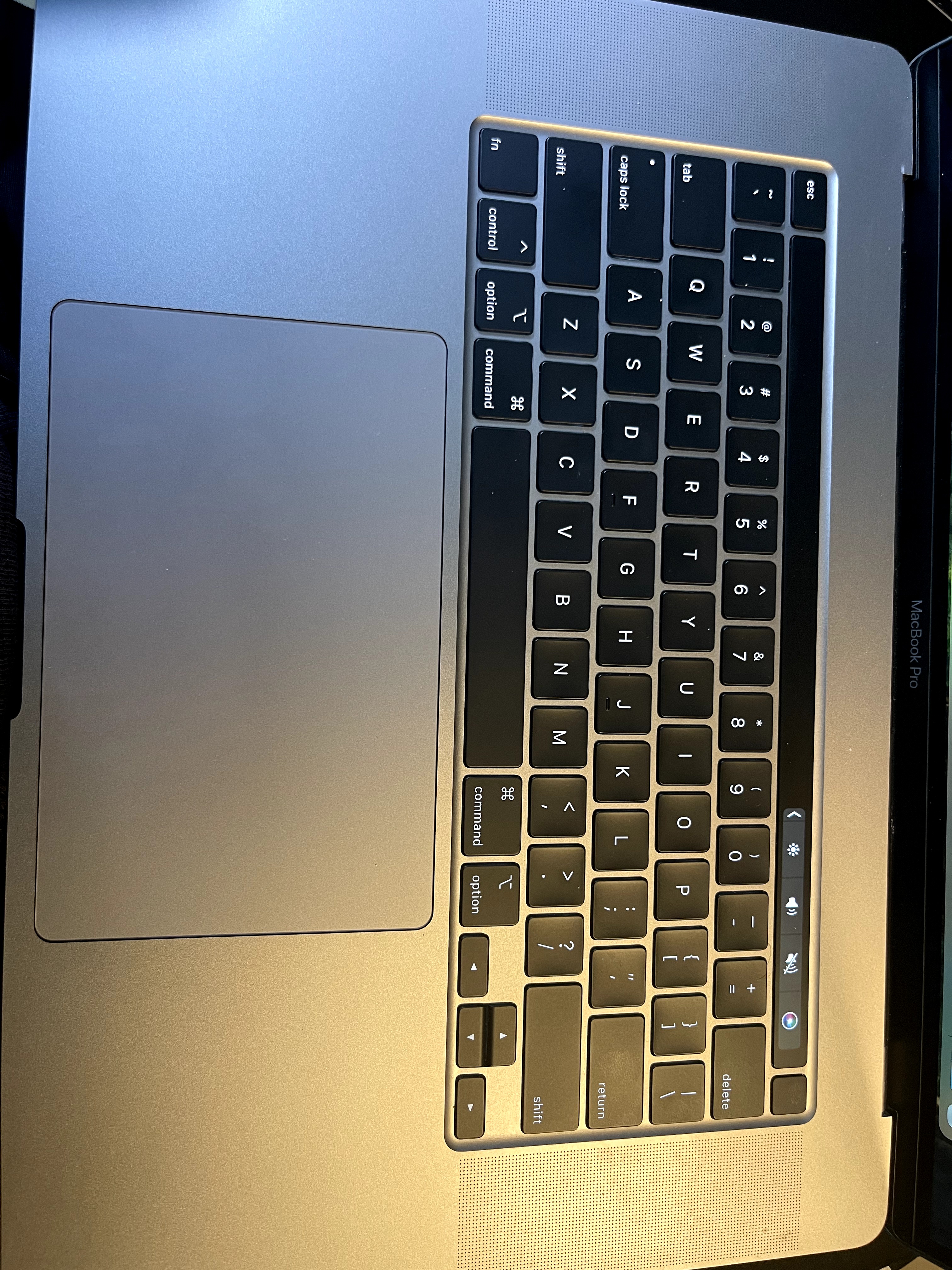 computadoras y laptops - 2019 Macbook pro 16" i7-6Cores, 16G-Ram, 500G SSD  4