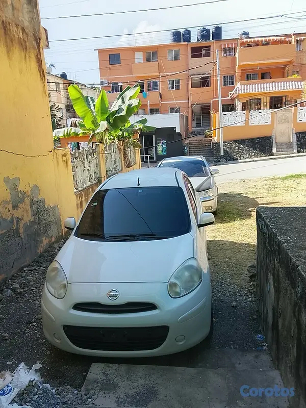 carros - Nissan March  2