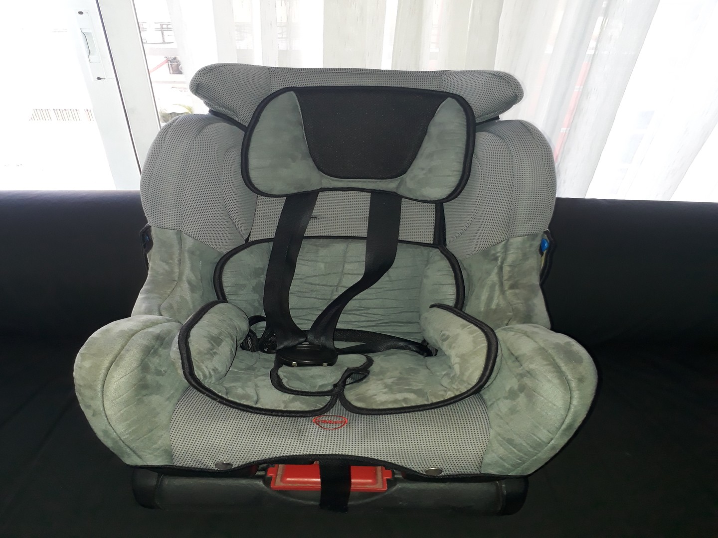 coches y sillas - Silla de auto para Bebe Born. Usada y en buenas condiciones.