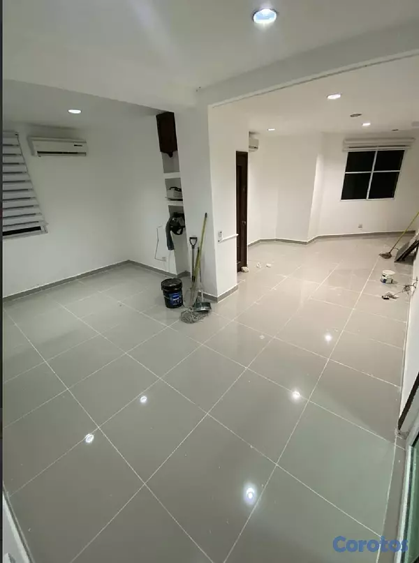 oficinas y locales comerciales - Alquilo local en Torre profesional  6