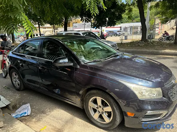 carros - es un carro en Excelente condiciones  2