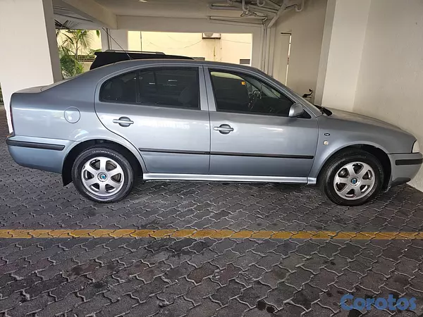 carros - VENTA  CARRO SKODA  3