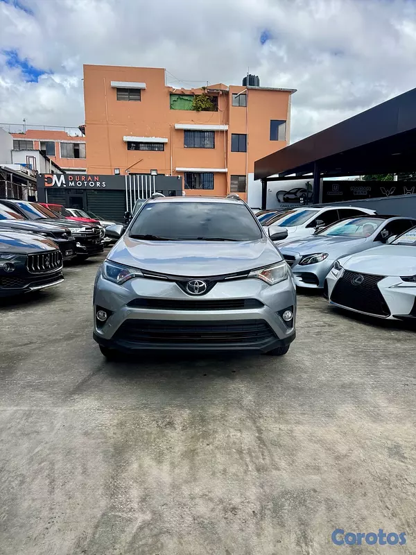 jeepetas y camionetas - Toyota Rav4 LE 2017 2