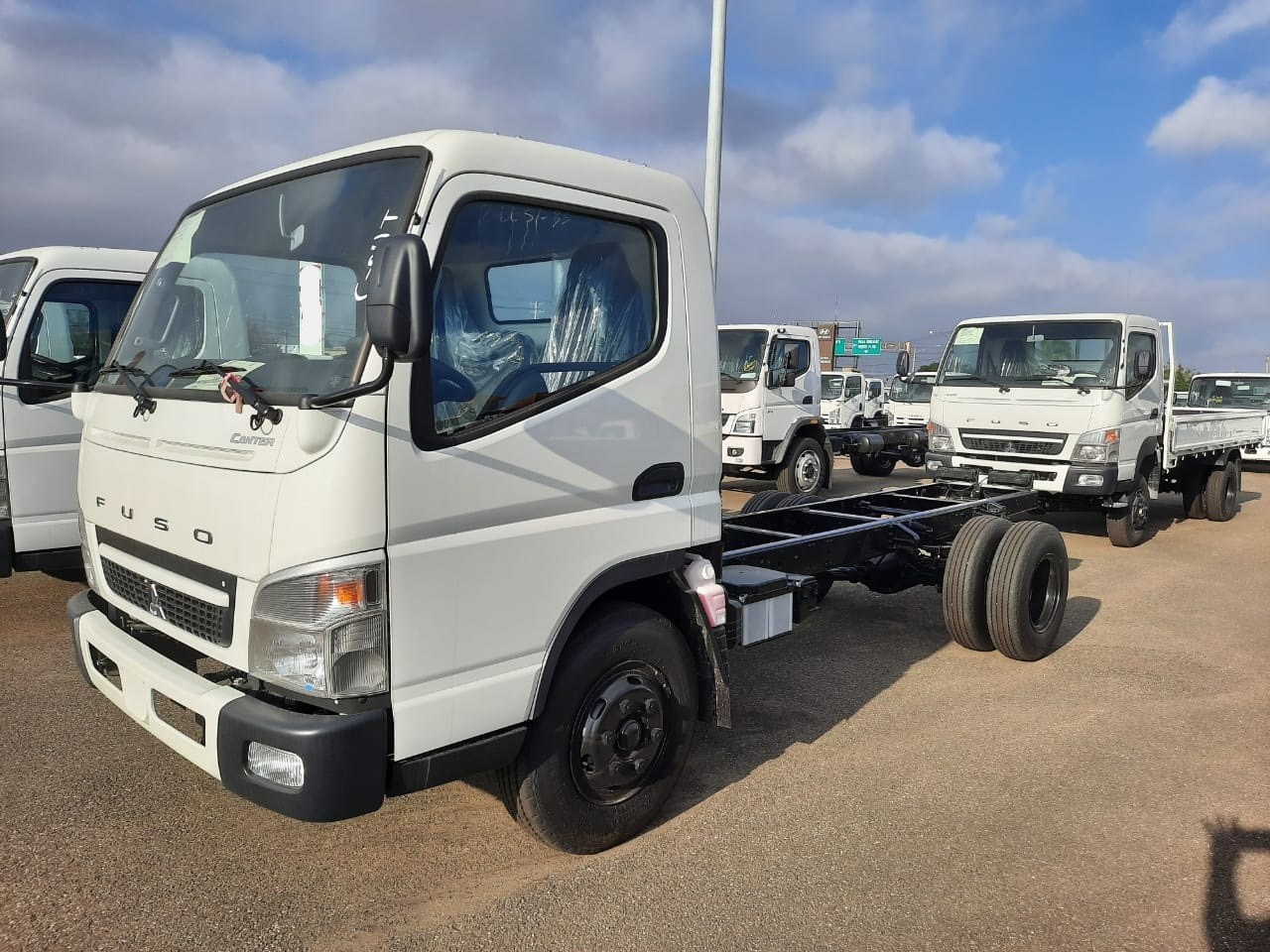 camiones y vehiculos pesados - MITSUBISHI CANTER FUSO 2024 2