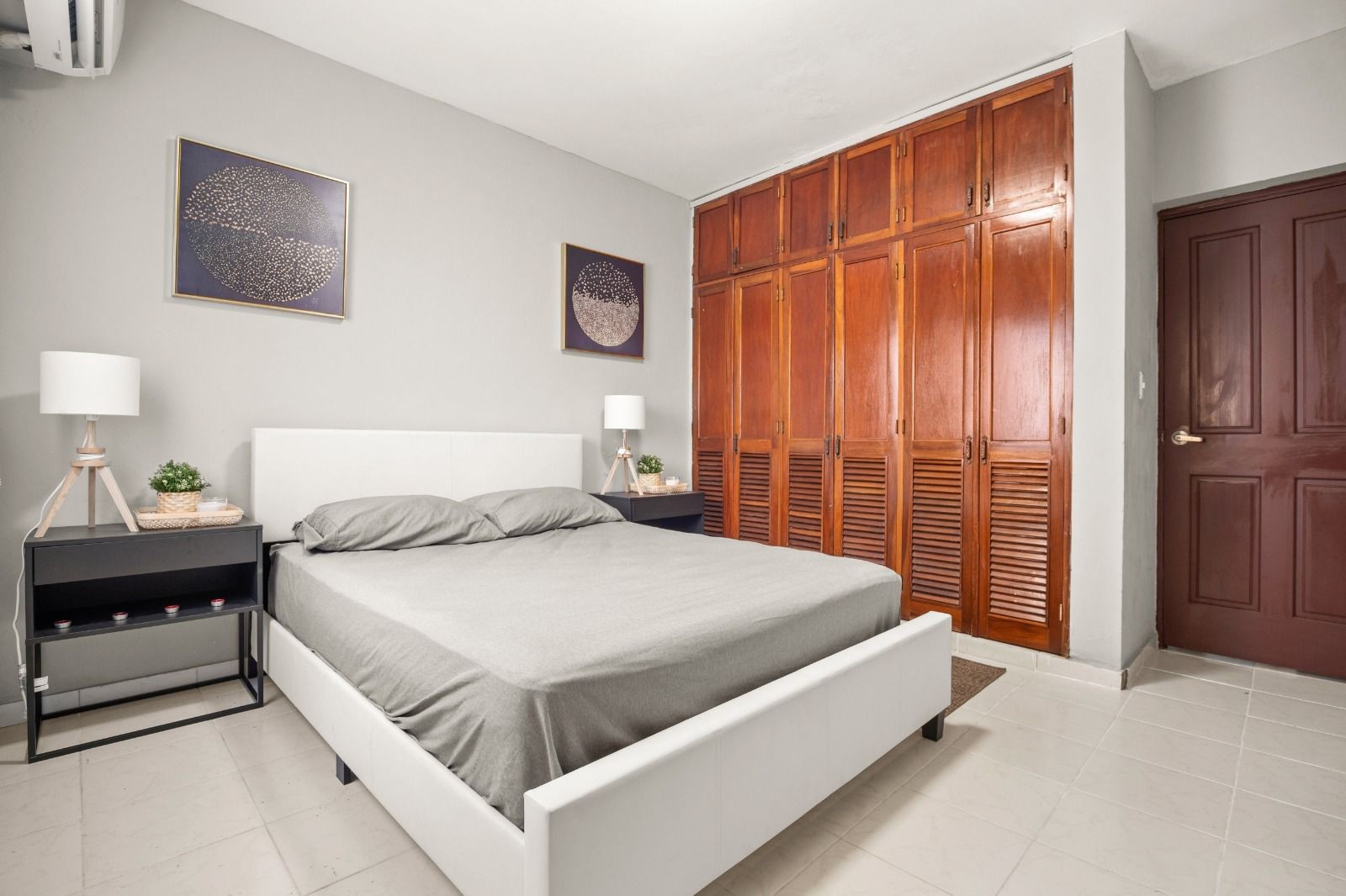 apartamentos - Apartamento en gazcue 2do nivel 125 mts 

2 habitaciones 
2,5 baños 
1 parqueo 
 5