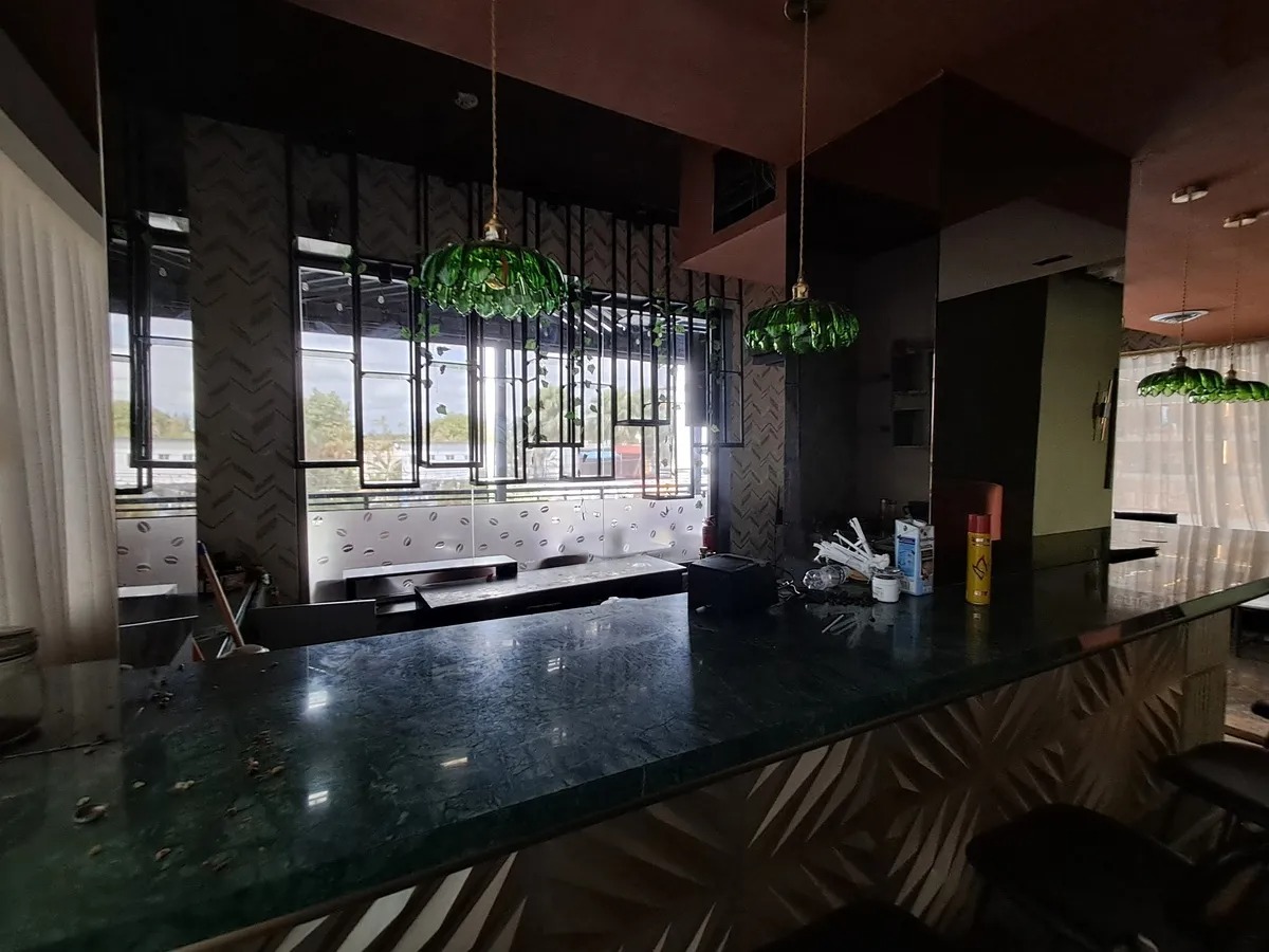 oficinas y locales comerciales - Alquiler de Local en La castellana 8