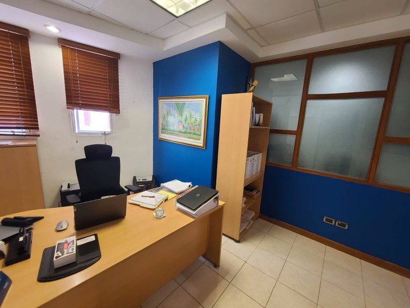 oficinas y locales comerciales - 
ALQUILO Amplio Local VACIO Piso 5 en Torre Profesional En Naco CODIGO:PD111
