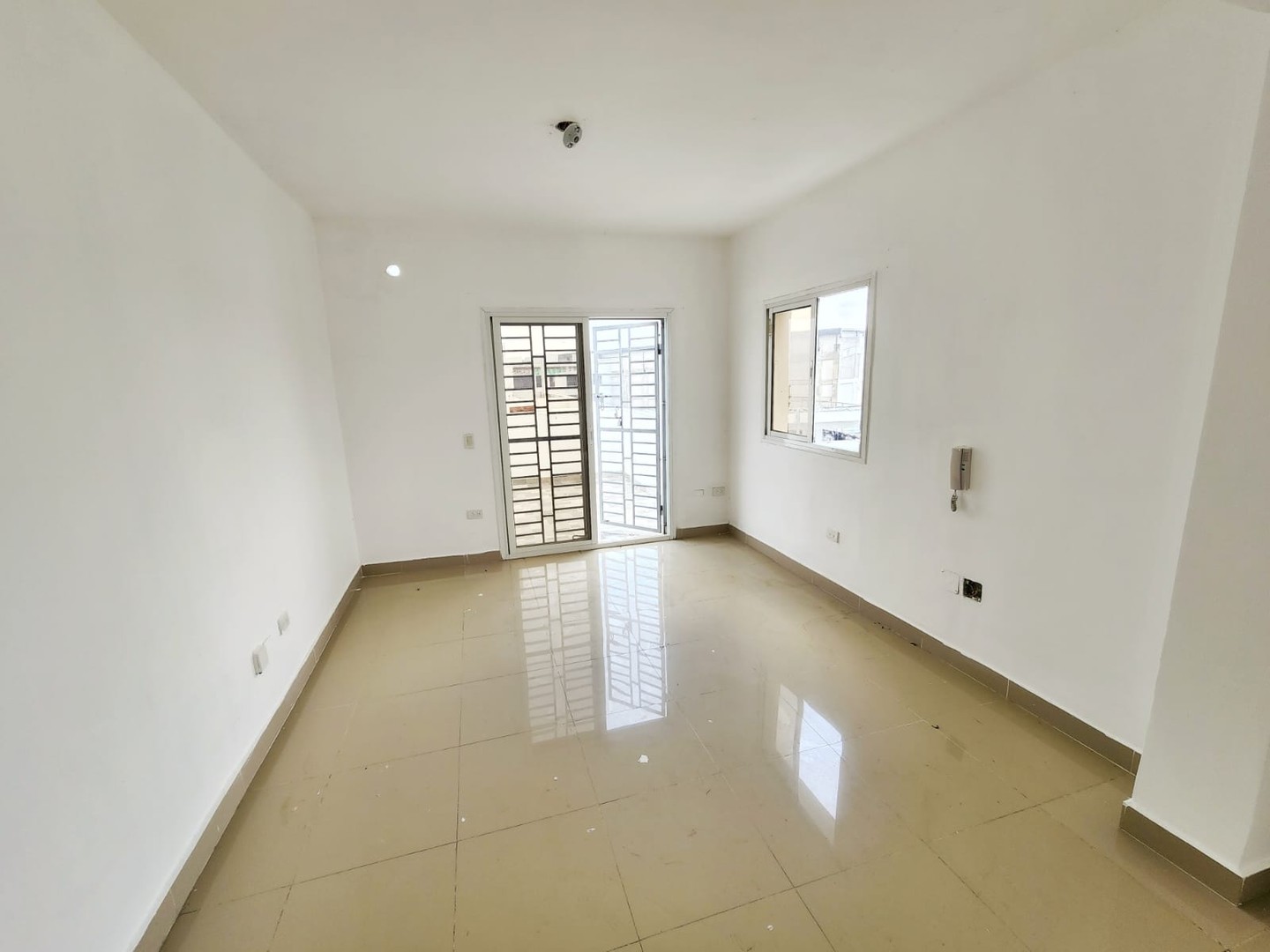 apartamentos - Apartamento con terraza en venta, Av.Jacobo Majluta USD$75,000

 4