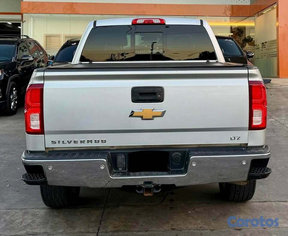 jeepetas y camionetas - 2017 Chevrolet Silverado LTZ Importada por Santo D 6