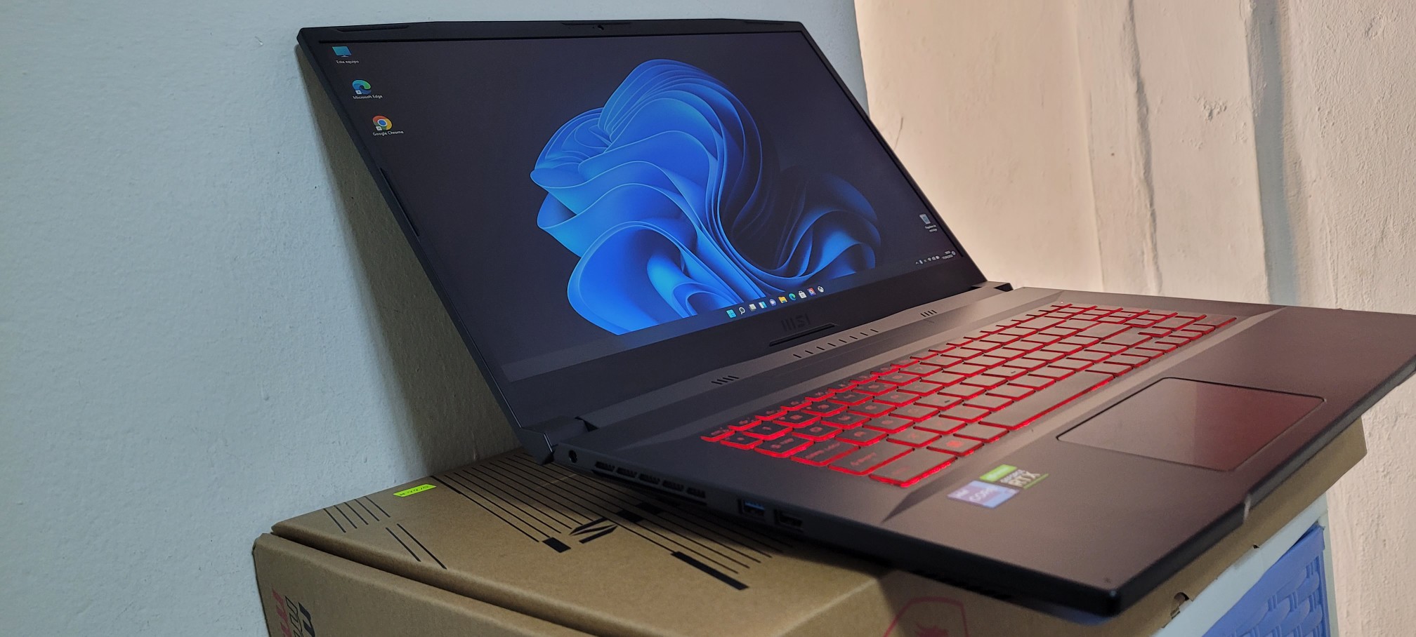 computadoras y laptops - Msi Katana 17.3 Pulg Core i7 11th Gen Ram 16gb ddr4 Disco 512gb SSD RTX 3050Ti 2