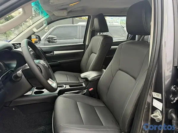 jeepetas y camionetas - Toyota Hilux SRV 2017 2