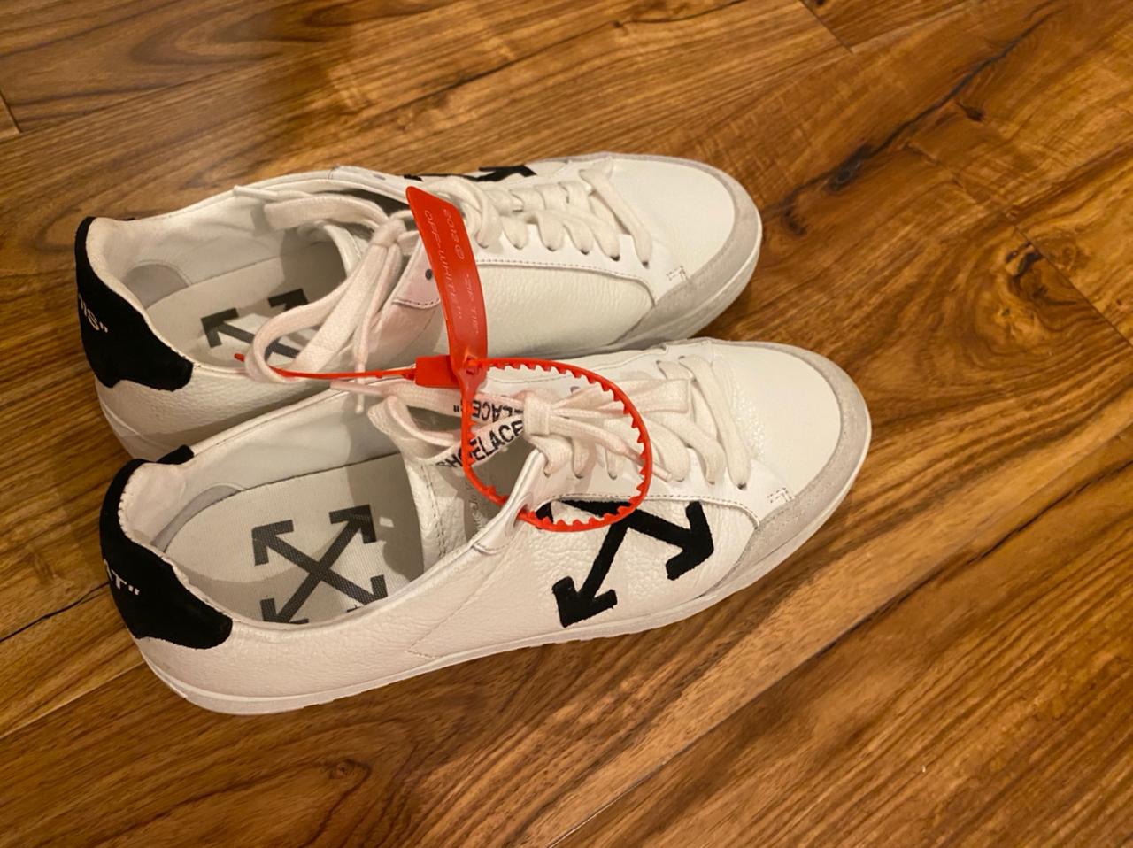 LOW-TOP SNEAKERS OFF-WHITE 