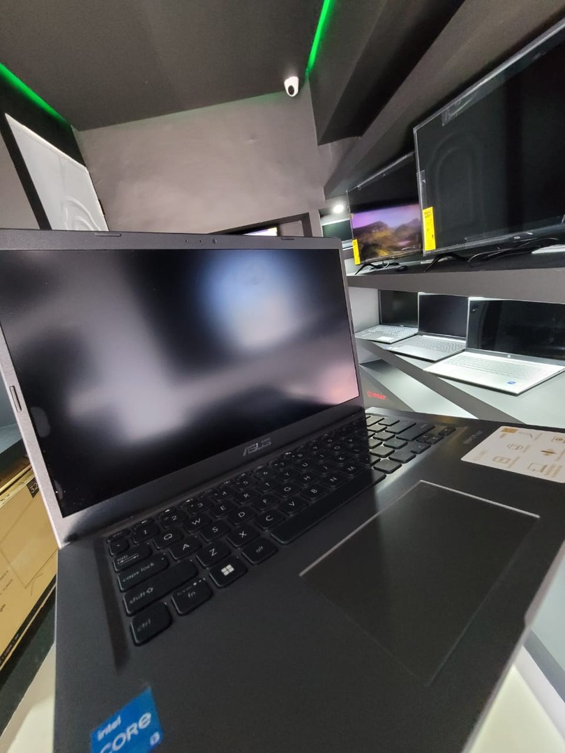 computadoras y laptops - Asus F415EA-AS31