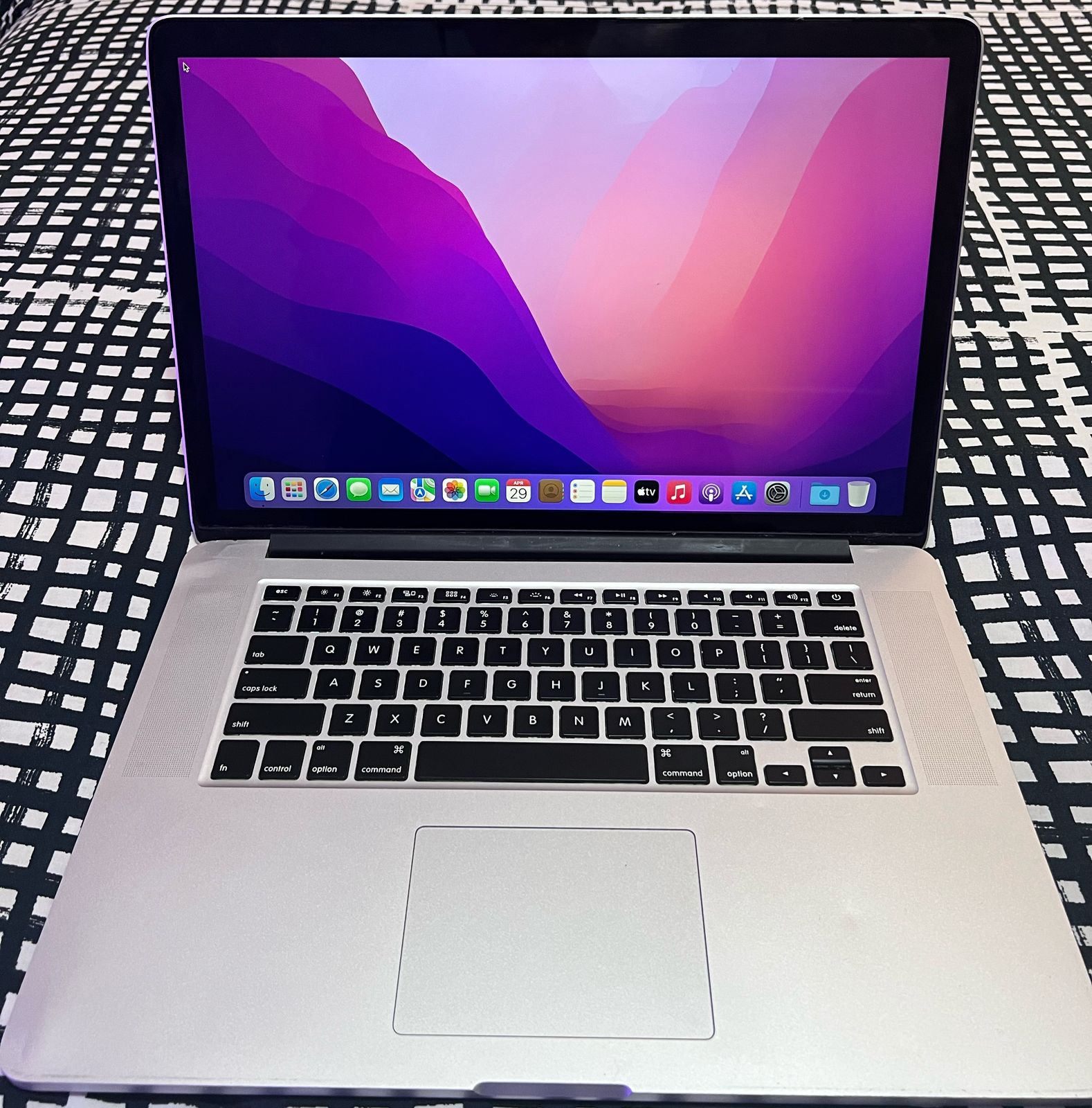 computadoras y laptops - MacBook Pro 15” 2015 | 16GB RAM | 250GB SSD 1