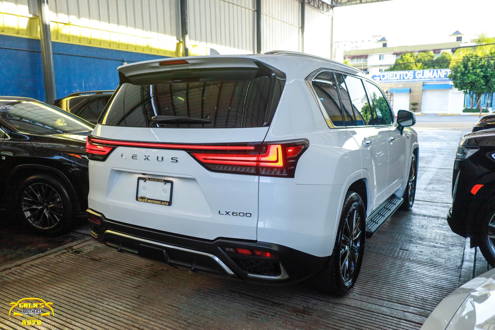 jeepetas y camionetas - Lexus LX 600 F-SPORT 2023 Recien Importada Clean Carfax 4