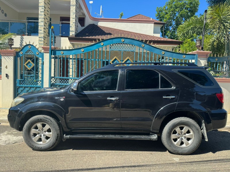 jeepetas y camionetas - Toyota fortuner 2008 4