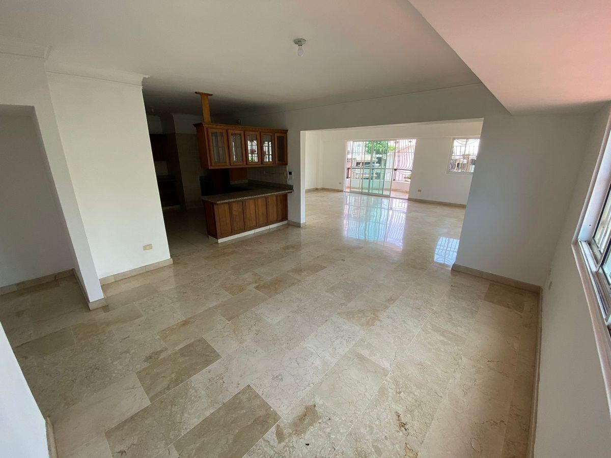 apartamentos - Alquiler de Apartamento vacio amplio en Urb Real🛑 6