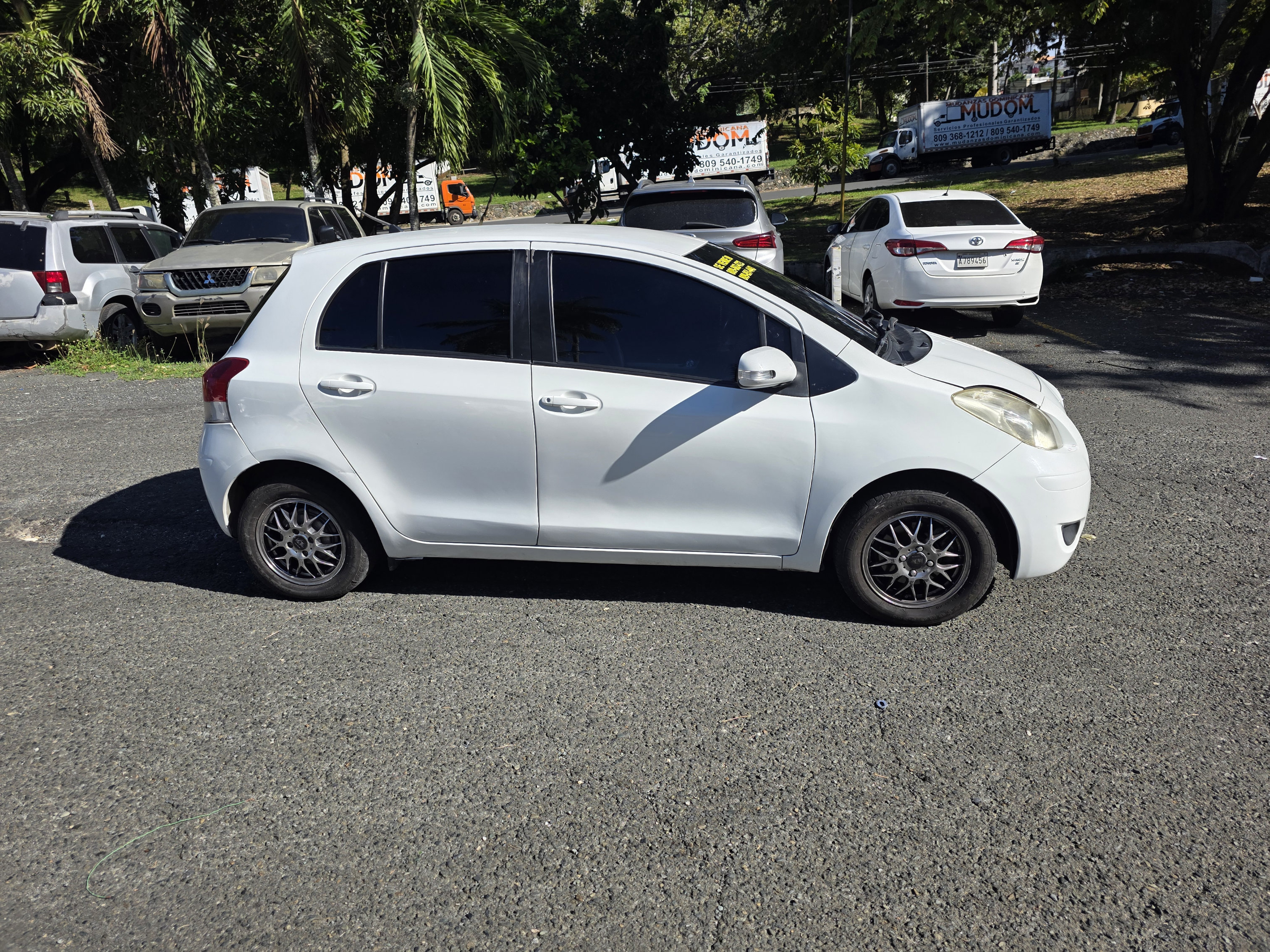 carros - Toyota Vitz 2009 4