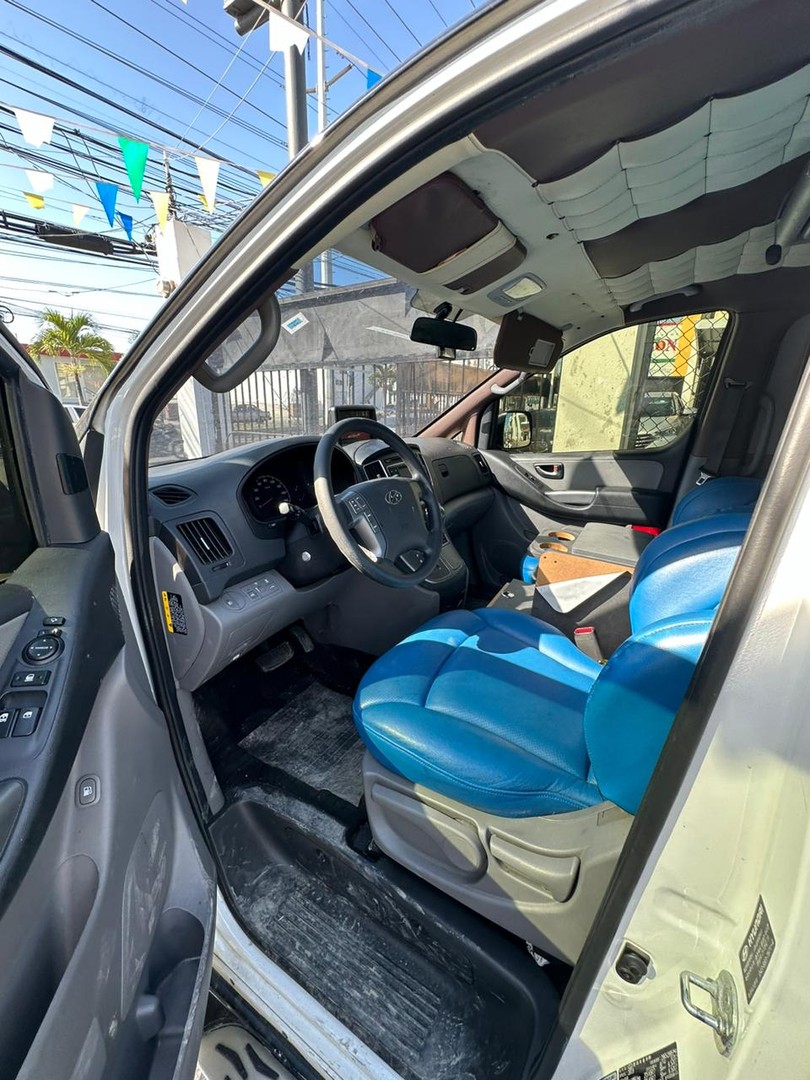 jeepetas y camionetas - HYUNDAI GRAND STAREX 2020 NEGRA 2