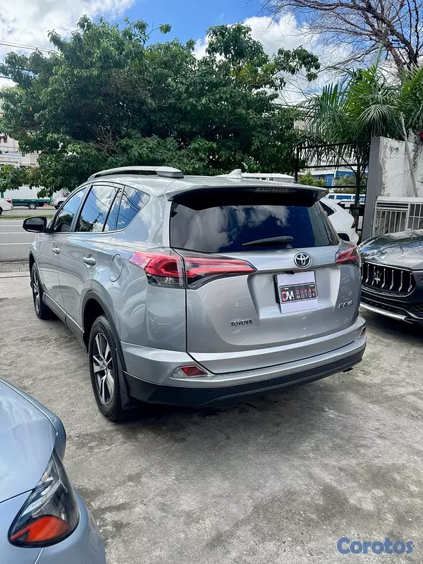 jeepetas y camionetas - Toyota Rav4 LE 2017 6