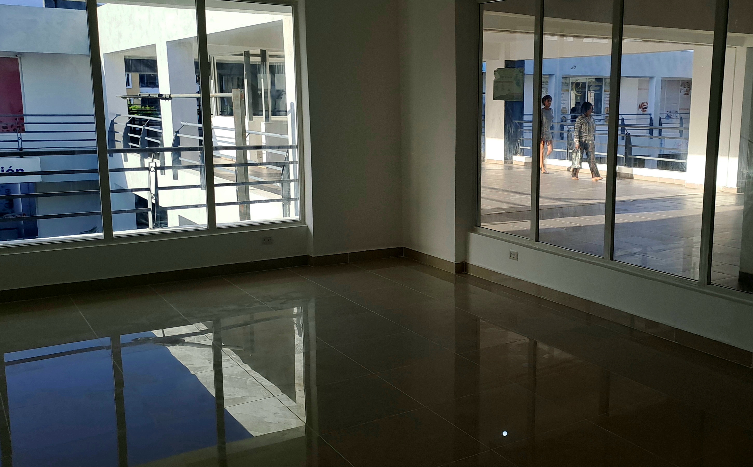 oficinas y locales comerciales - Venta de Local comercial negociable 3