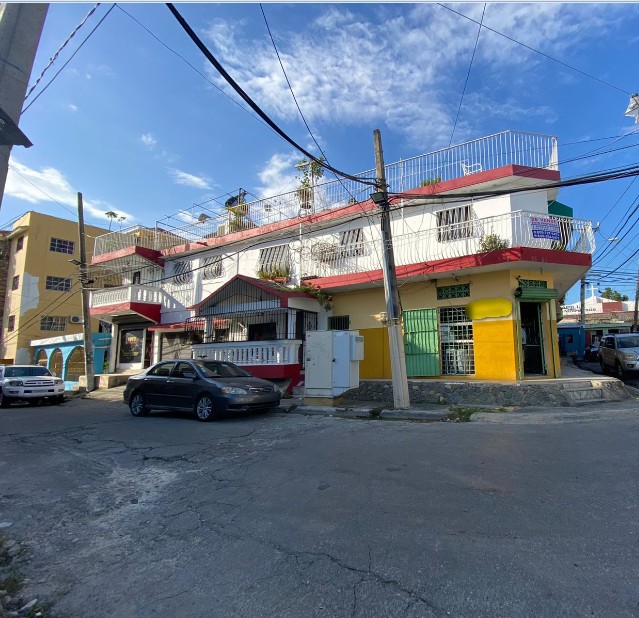 casas - Casa con locales comercial  323 mts Herrera  0