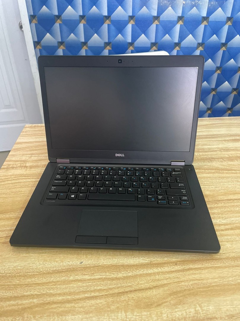 computadoras y laptops - Dell Latitude 5480 Intel Core i3 de 7ma 8GB RAM 0