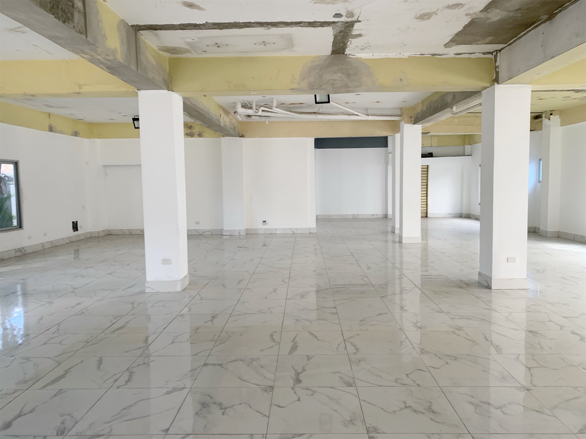 oficinas y locales comerciales - Local con espacio abierto 1