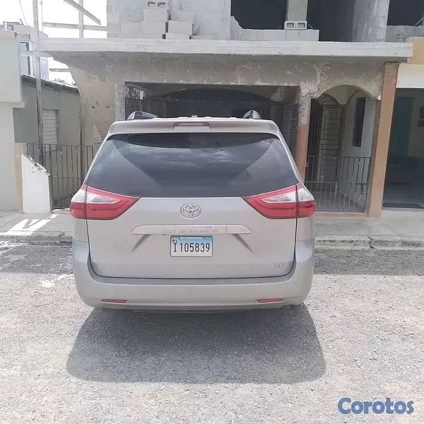 jeepetas y camionetas - Toyota sienna 2017 4x4  2